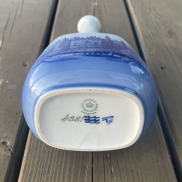 Royal Copenhagen Egeskov Castle Decanter Vase Made in Denmark - Picture 11 of 12